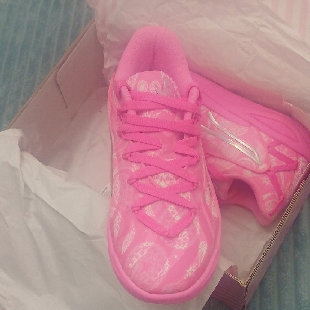 Puma Pink Sneakers - Picture 2 of 5